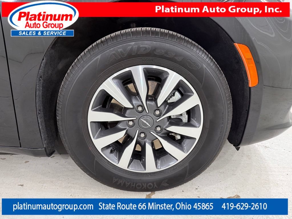 Used 2023 Chrysler Pacifica Limited FWD image 56