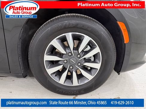 Used 2023 Chrysler Pacifica Limited FWD image 56
