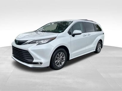 Used 2023 Toyota Sienna XLE