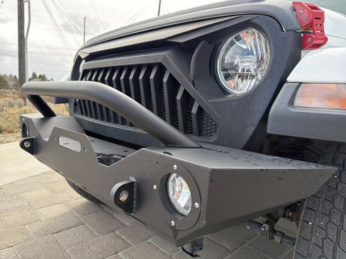 Used 2021 Jeep Gladiator Overland w/ Trailer Tow Package image 8