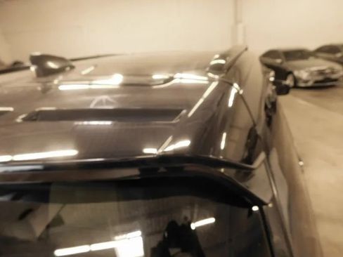 Used 2017 Land Rover Discovery HSE image 18