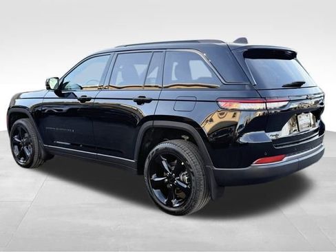 New 2026 Jeep Grand Cherokee Limited w/ Limited Altitude Package AWD/4WD image 5