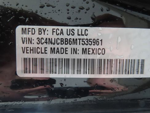 Used 2021 Jeep Compass Latitude FWD image 27