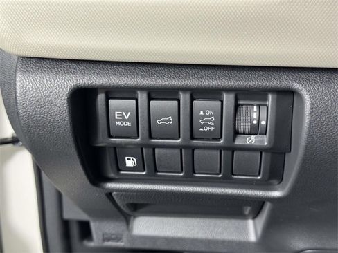 Used 2025 Subaru Forester Premium image 19