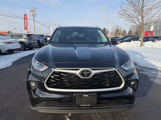 Used 2022 Toyota Highlander XLE video 2