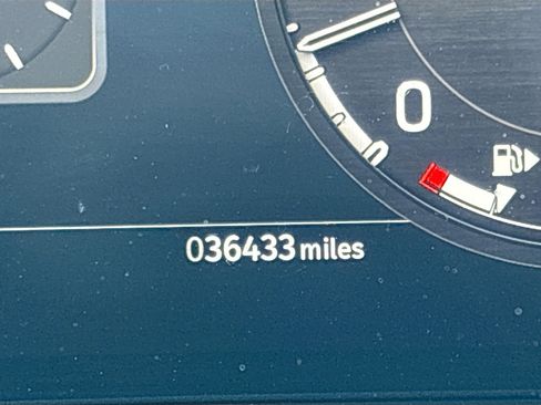 Used 2023 Land Rover Defender 130 X-Dynamic SE image 40