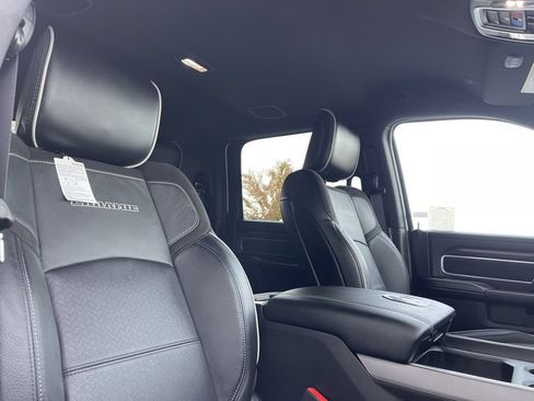 New 2026 RAM 2500 Laramie AWD/4WD image 40