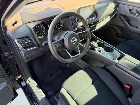 Used 2023 Nissan Rogue S image 4