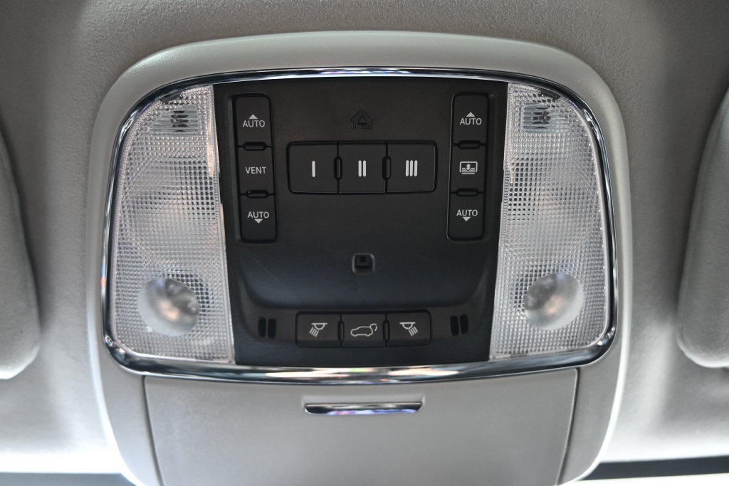 Used 2021 Jeep Grand Cherokee Summit AWD/4WD image 33
