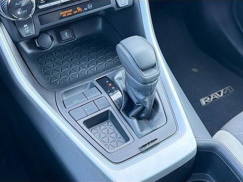 Used 2022 Toyota RAV4 XLE image 32