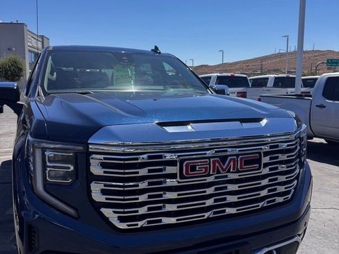 Used 2023 GMC Sierra 1500 Denali w/ Denali Reserve Package AWD/4WD image 1