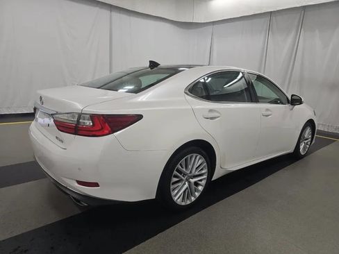 Used 2017 Lexus ES 350 w/ Ultra Luxury Package FWD image 3