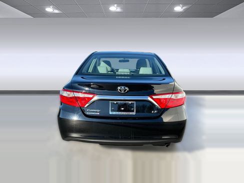 Used 2017 Toyota Camry LE image 10