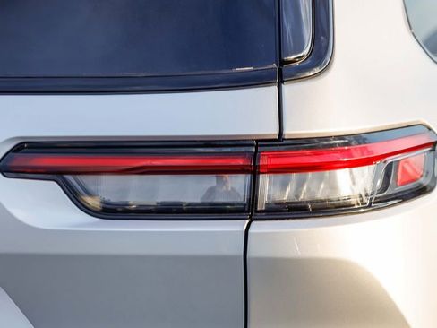 New 2025 Jeep Grand Cherokee L Altitude image 10