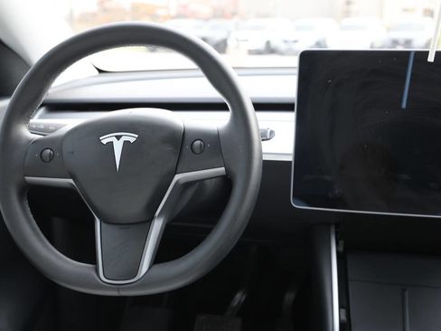 Used 2021 Tesla Model Y Long Range image 18