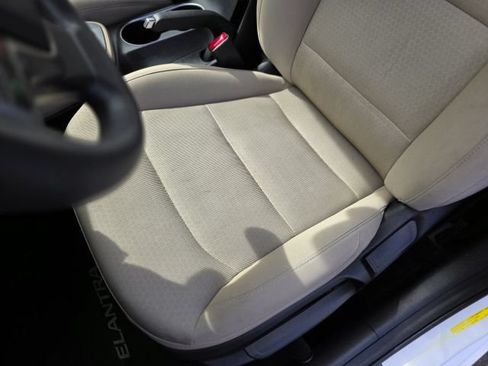 Used 2017 Hyundai Elantra SE FWD image 33
