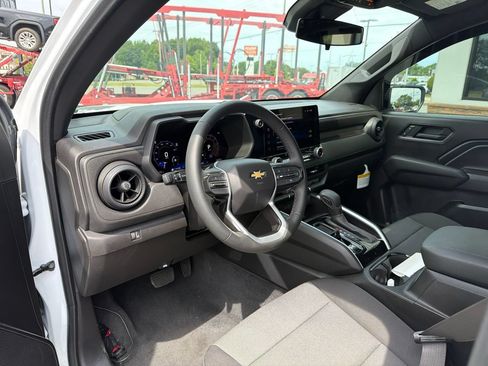 Used 2025 Chevrolet Colorado W/T w/ WT Convenience Package II RWD image 4