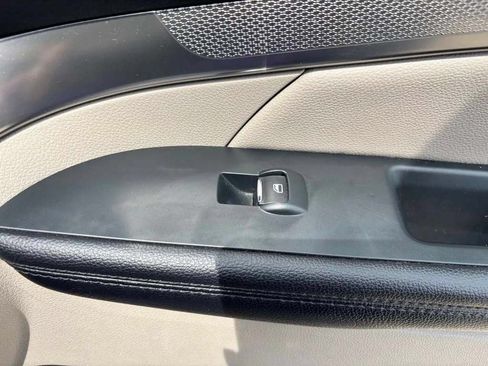 Used 2018 Ford Explorer XLT w/ Equipment Group 202A FWD image 28