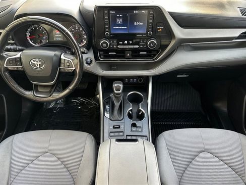 Used 2022 Toyota Highlander LE image 14