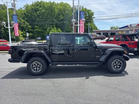 New 2026 Jeep Gladiator Rubicon w/ Steel Power Dome Hood Package AWD/4WD image 4