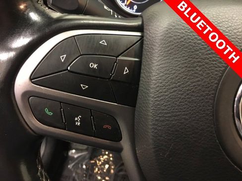 Used 2020 Jeep Cherokee Latitude Lux w/ Comfort/Convenience Group image 28