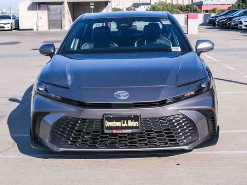 Used 2025 Toyota Camry SE FWD image 2