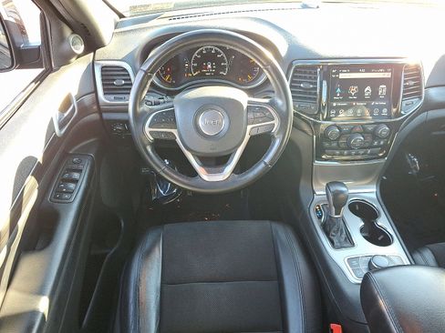 Used 2022 Jeep Grand Cherokee Laredo X image 11