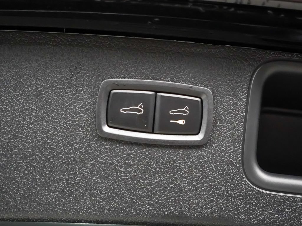 Certified 2026 Porsche Macan AWD/4WD image 25