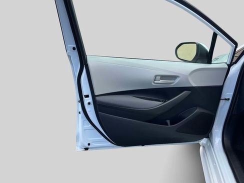 Used 2022 Toyota Corolla LE image 18