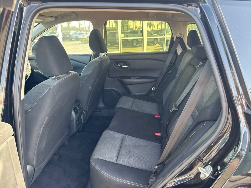 Used 2025 Nissan Rogue SV AWD/4WD image 15