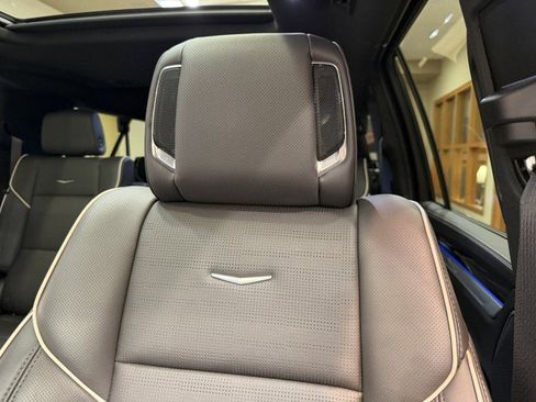 Used 2025 Cadillac Escalade ESV Sport w/ Touring Package image 24