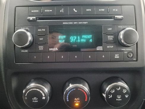 Used 2017 Jeep Patriot Latitude image 25