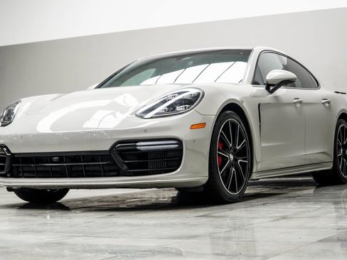 Used 2020 Porsche Panamera GTS image 8