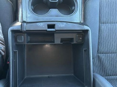 Used 2018 Chevrolet Suburban LS image 21