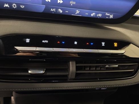 Used 2025 Buick Enclave Preferred image 25