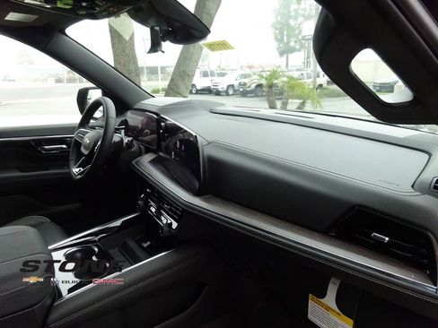 New 2026 Chevrolet Suburban Premier AWD/4WD image 15