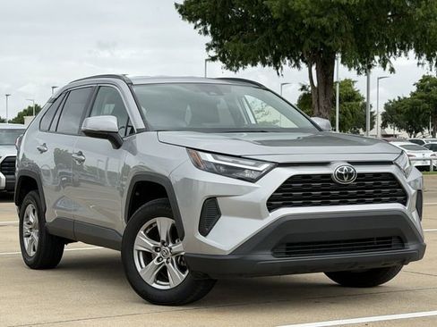 Used 2025 Toyota RAV4 XLE FWD image 2