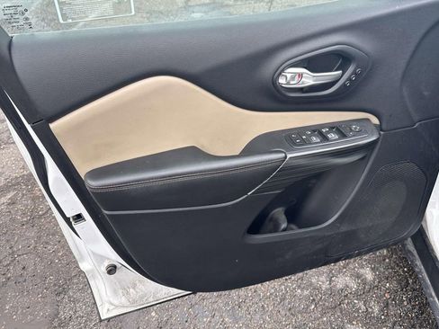 Used 2016 Jeep Cherokee Limited w/ Luxury Group image 17