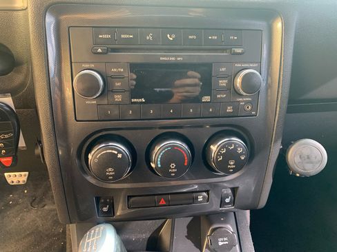 Used 2009 Dodge Challenger R/T image 24