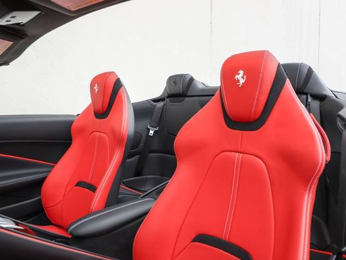 Certified 2026 Ferrari Roma Spider RWD image 4