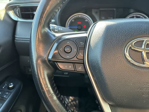 Used 2021 Toyota Venza LE image 13