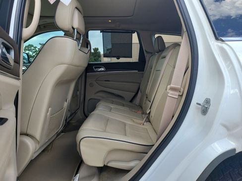 Used 2018 Jeep Grand Cherokee Overland AWD/4WD image 8