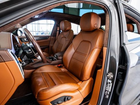 Used 2023 Porsche Cayenne GTS image 37
