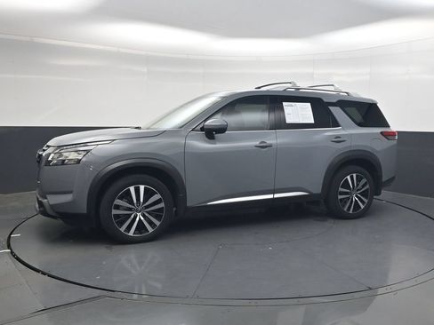Certified 2024 Nissan Pathfinder Platinum w/ Cargo Package FWD image 13
