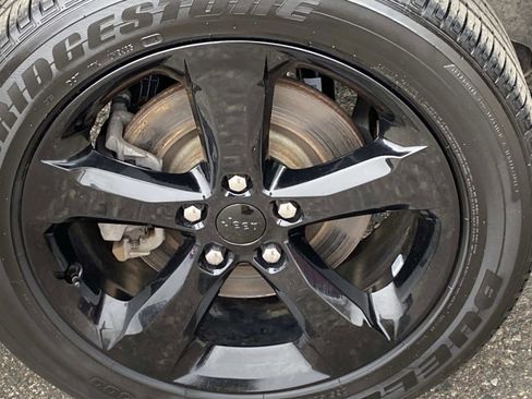 Certified 2025 Jeep Grand Cherokee L Laredo image 26