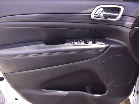 Used 2020 Jeep Grand Cherokee Altitude image 17