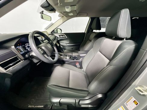 Used 2023 Mitsubishi Outlander ES image 14