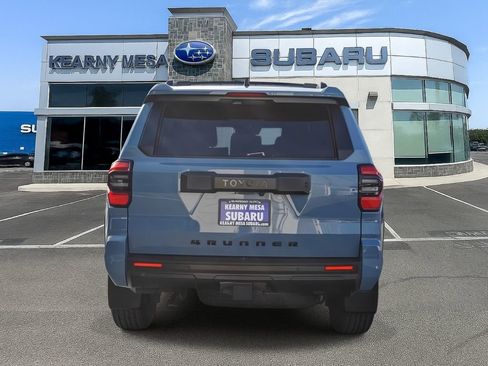 Used 2025 Toyota 4Runner TRD Off-Road Premium AWD/4WD image 5