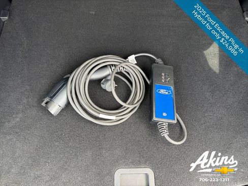 Used 2025 Ford Escape SE FWD image 8