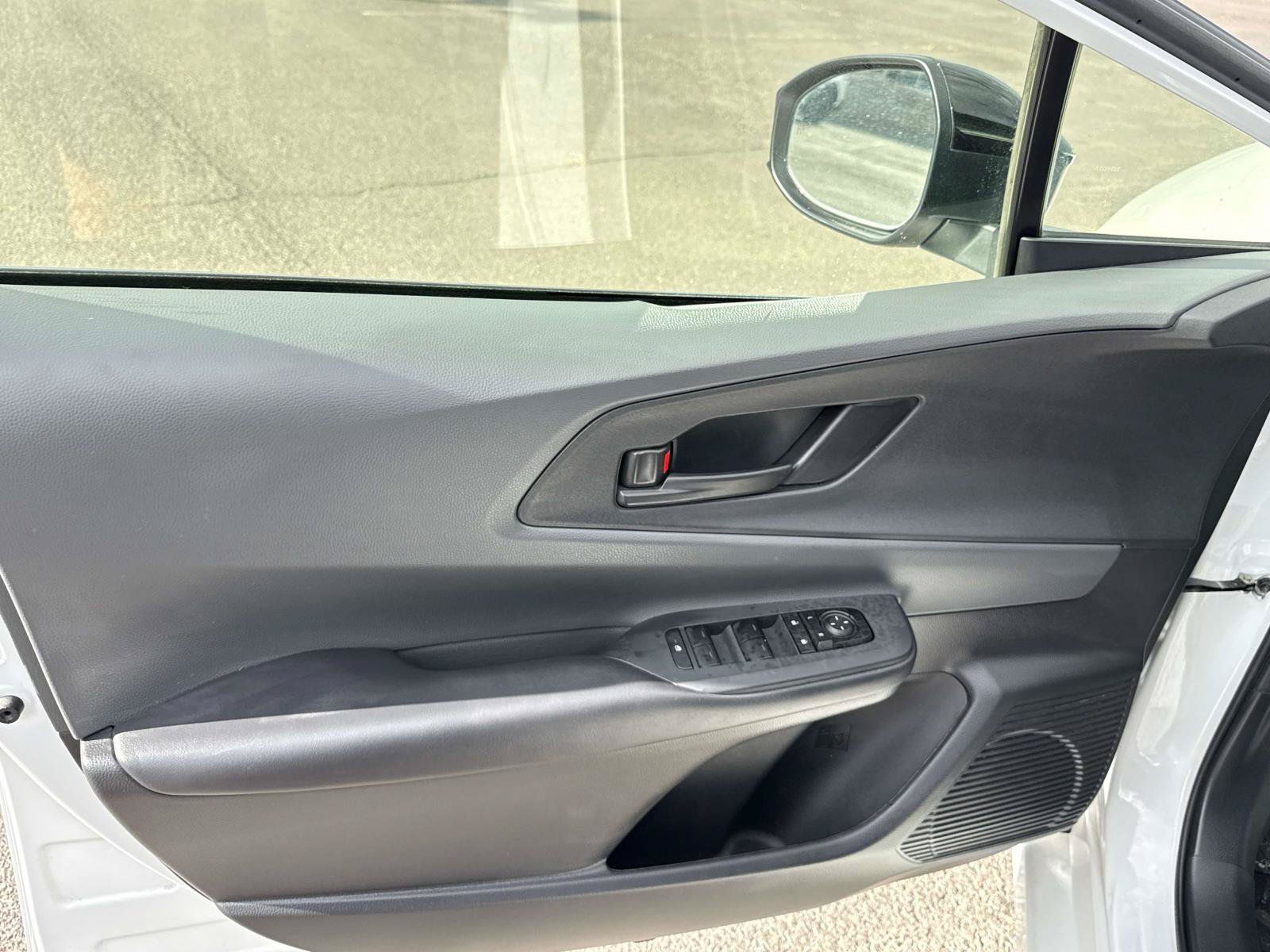 Used 2025 Toyota Prius LE FWD image 12